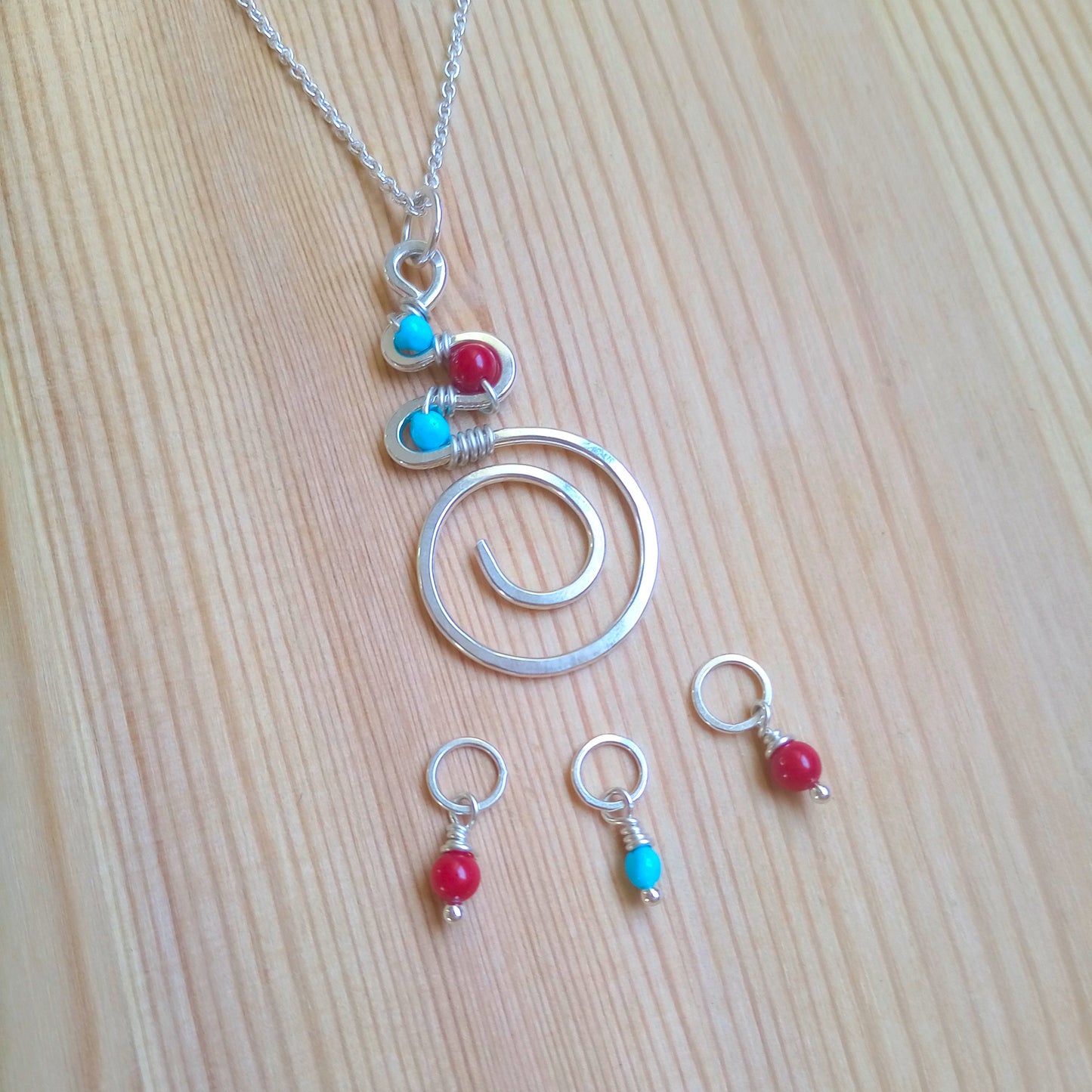 Colar de Tricô Silver - Turquesa e Coral