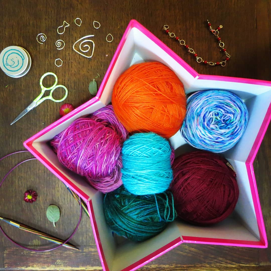 Colourwork Yarn Ring - Garnet – Fizzy Stitches