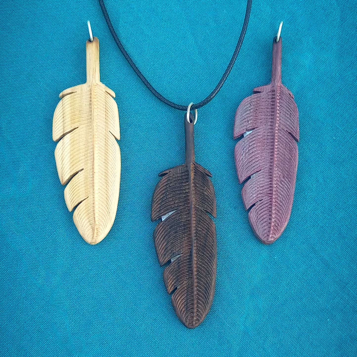 Feather yarn & thread cutter pendant